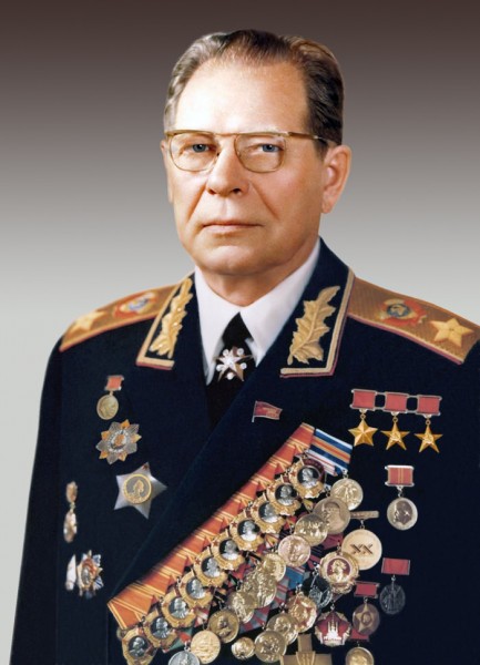 Marshal Dmitrij Ustinov - Почем лучше быть генералом, чем рядовым?