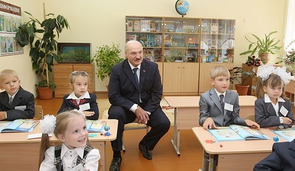 Lukashenko i deti - Почему вожди и политики так любят чужих детей?